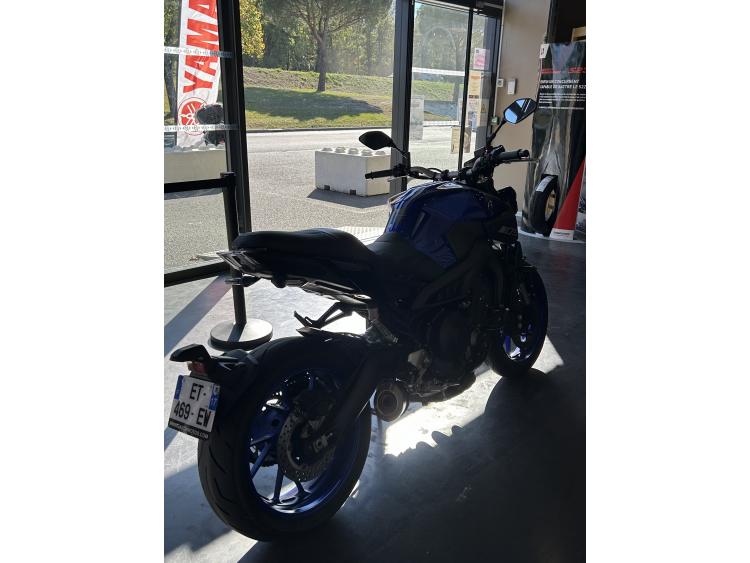 YAMAHA MT-09
