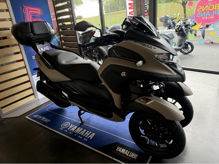 YAMAHA TRICITY 300