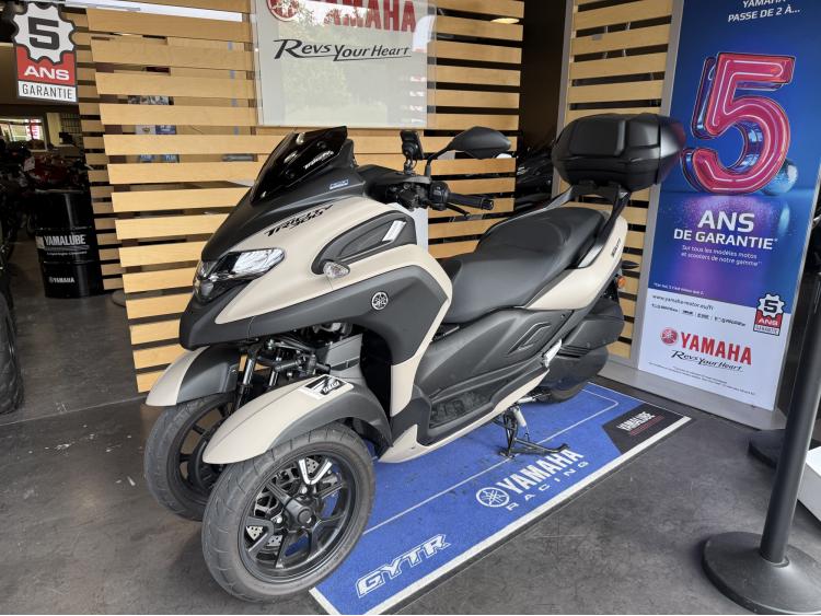 YAMAHA TRICITY 300