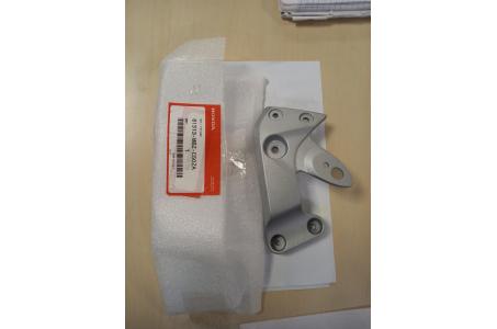 Support phare hornet coté gauche